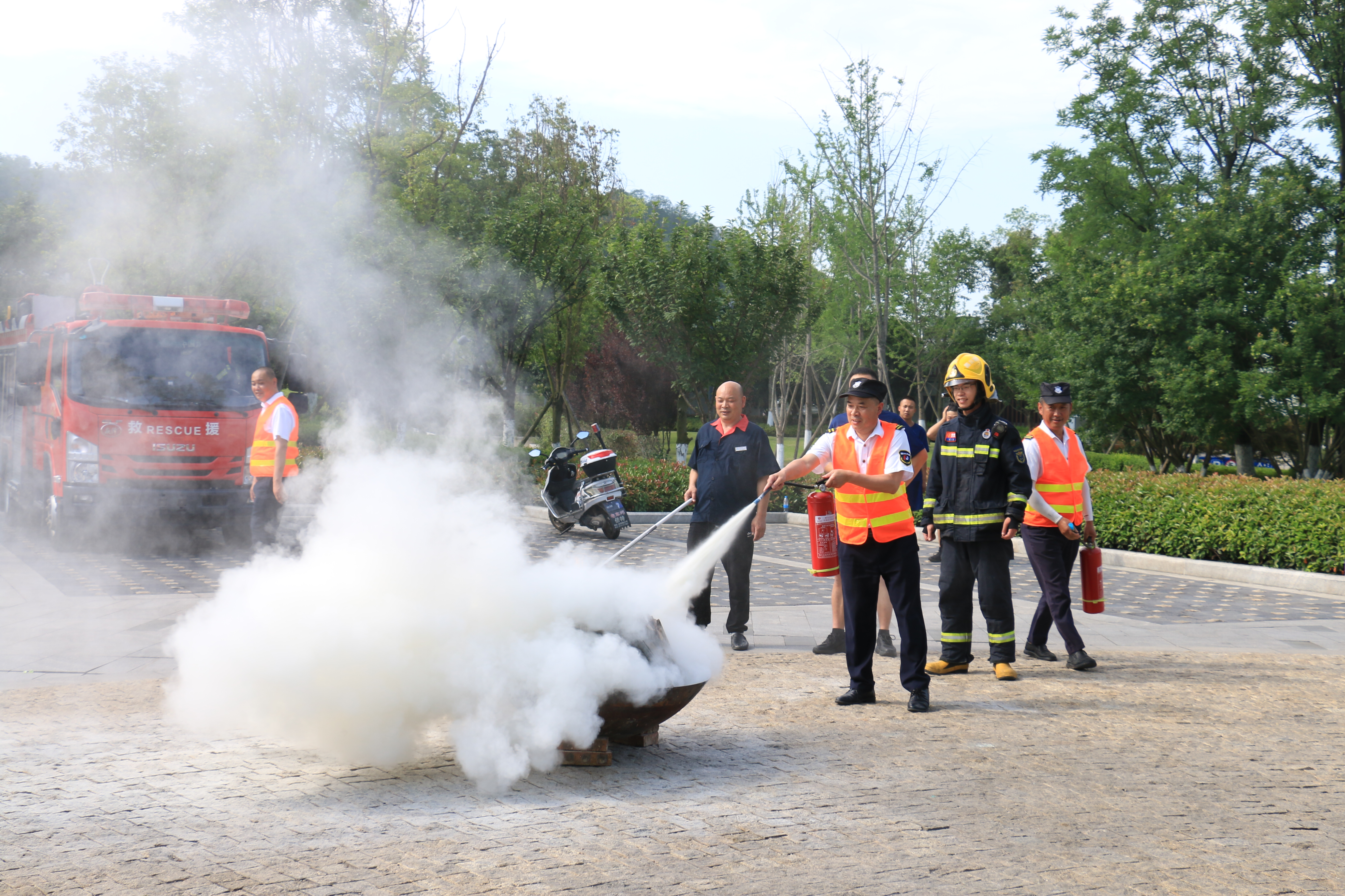 安全無小(xiǎo)事(shì) 防患于未然 | 富樂(yuè)公司舉辦2025年(nián)“安全生(shēng)産月(yuè)”聯合消防應急演練